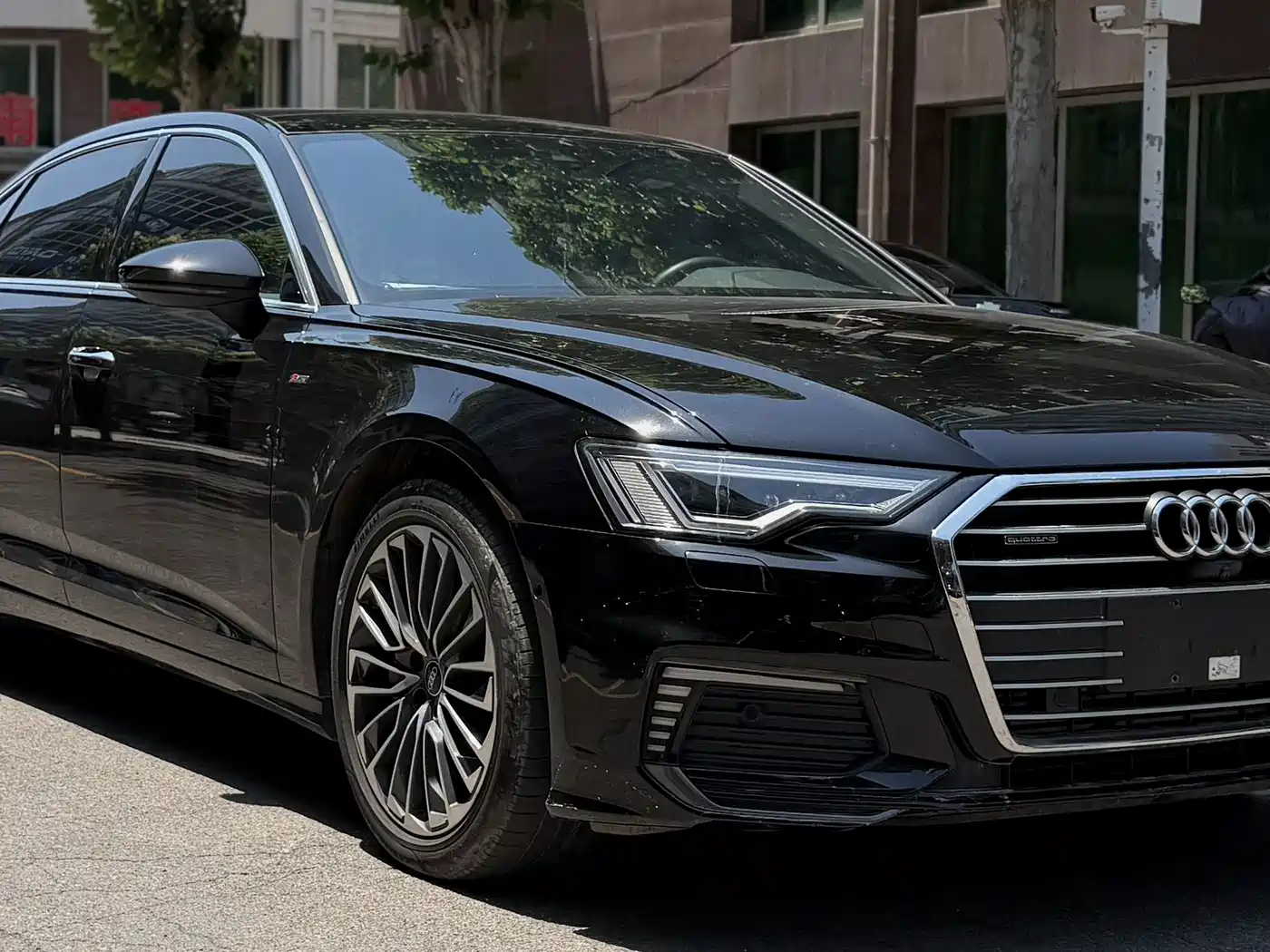 Audi A6L New Energy 2022 55 TFSI e quattro фото 3