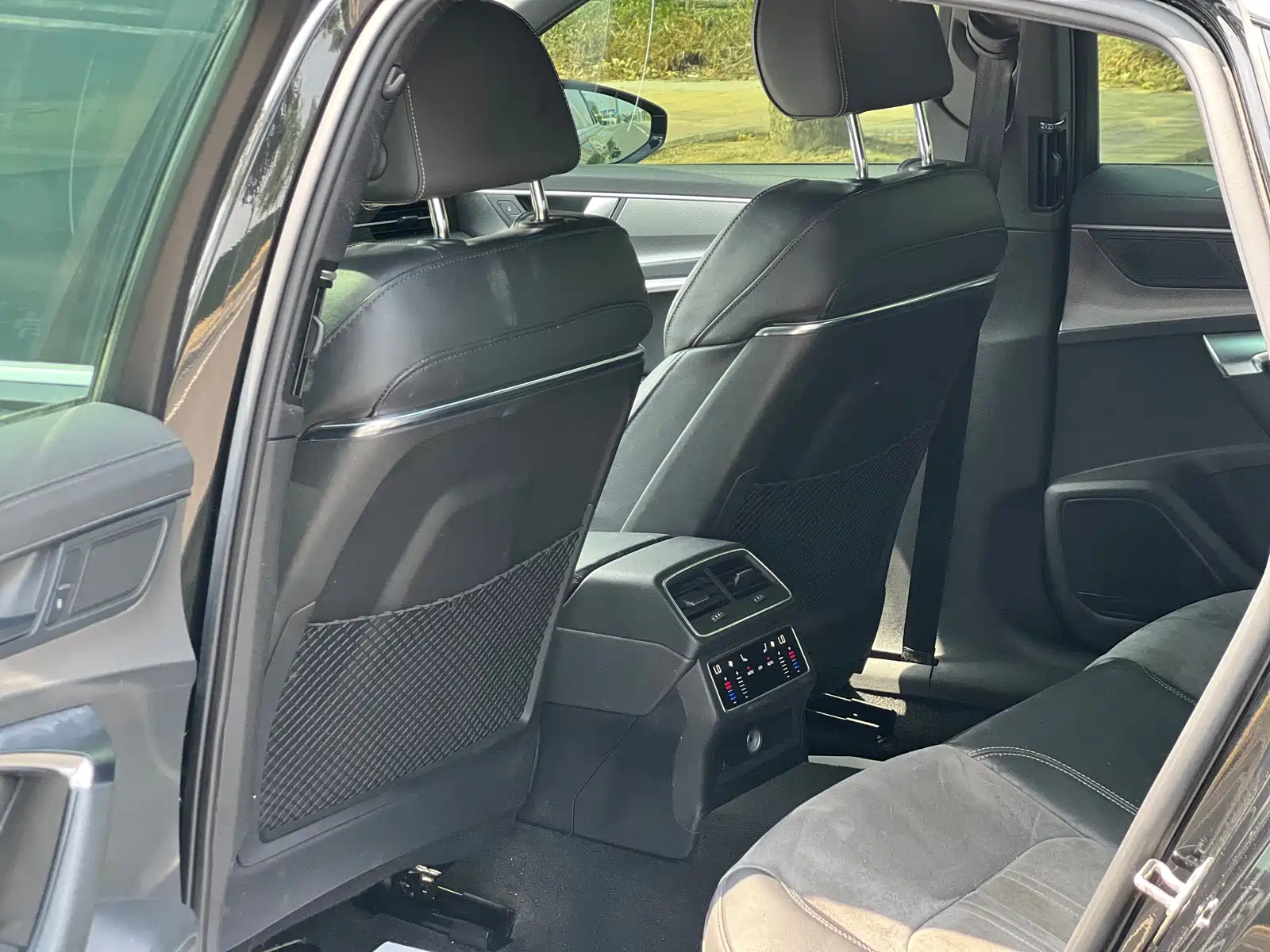 Фото 6 - Audi A6L