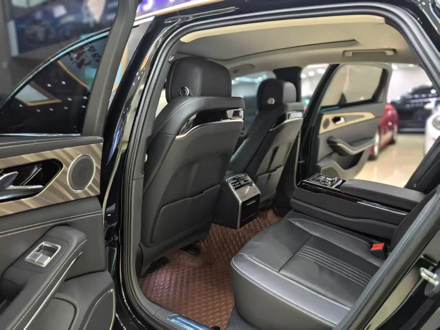 Hongqi H9 2022 2.0T Smart Connect Flag Enjoy Edition фото 7
