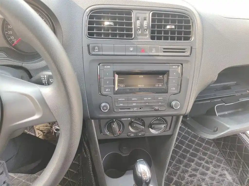 Volkswagen Polo 2018 1.5L Auto Safe Drive фото 6