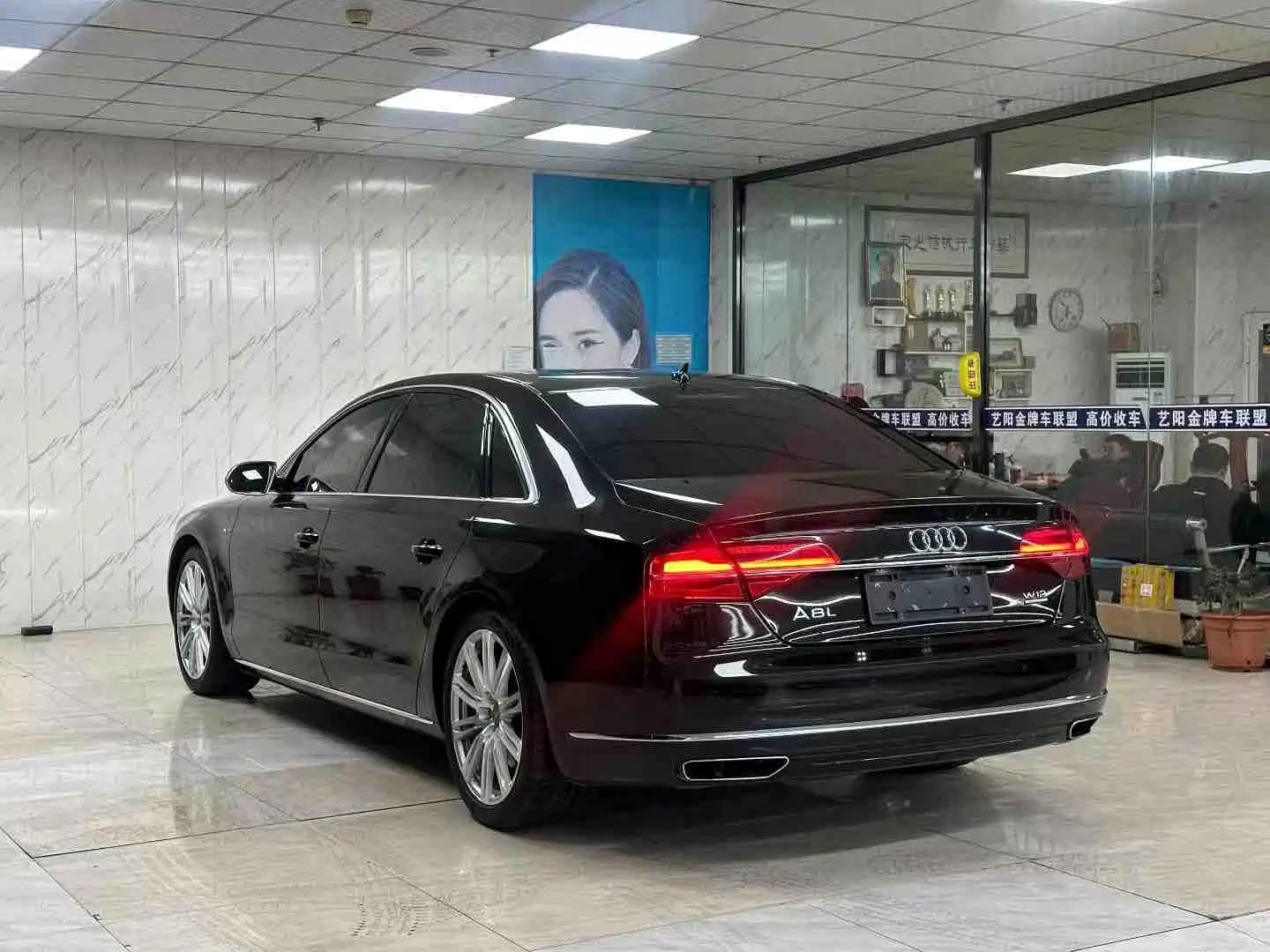 Photo 9 - Audi A8