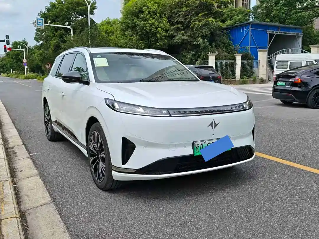 Dongfeng Yipai eπ008 2026 2026 6-seater EREV Family Joy Edition