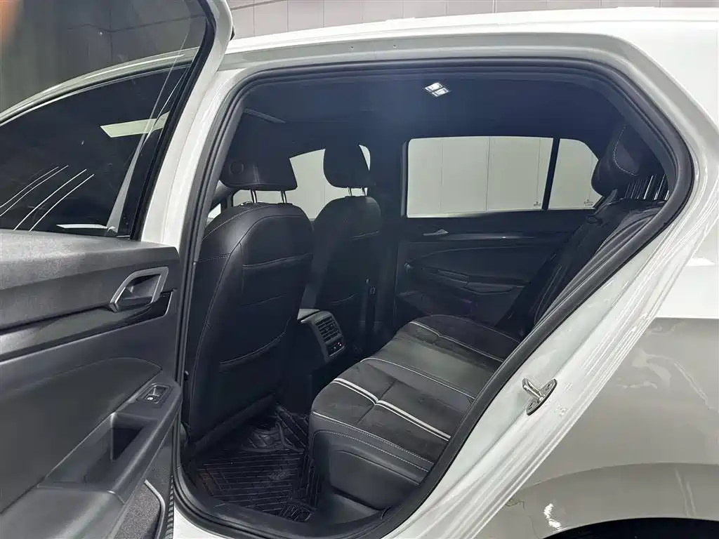 Volkswagen Golf 2023 280TSI DSG R-Line Lite фото 15