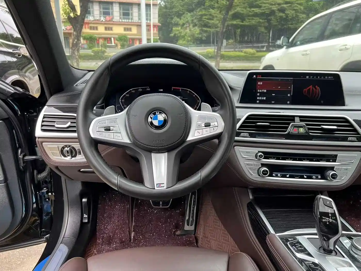 BMW 7 Series 2021 Model 730Li M Sport Package фото 12