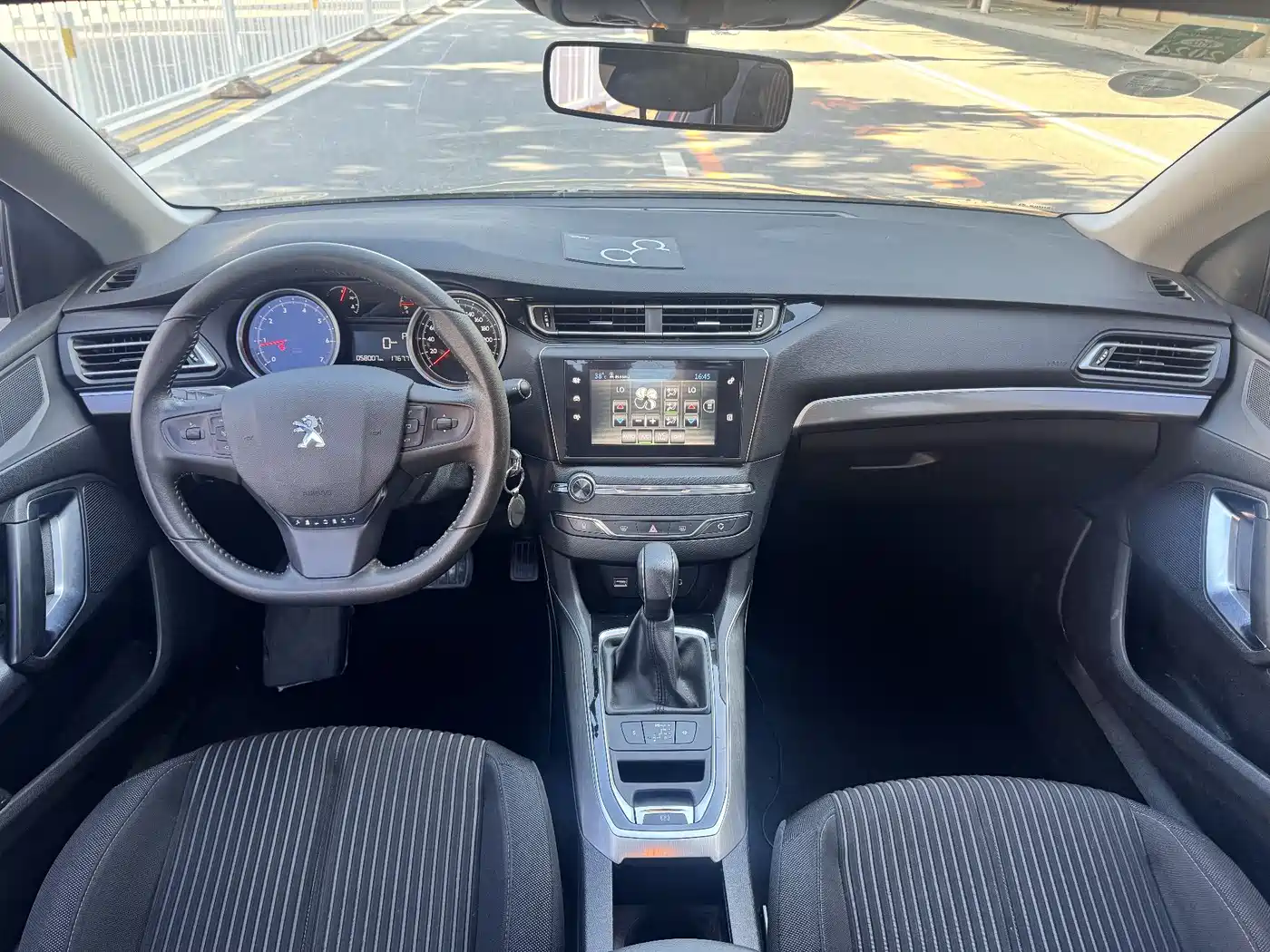 Peugeot 408 2016 1.6T Automatic Luxury Edition фото 6