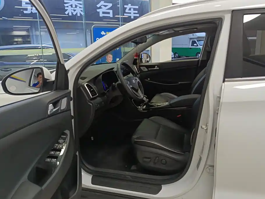Фото 9 - Hyundai Tucson