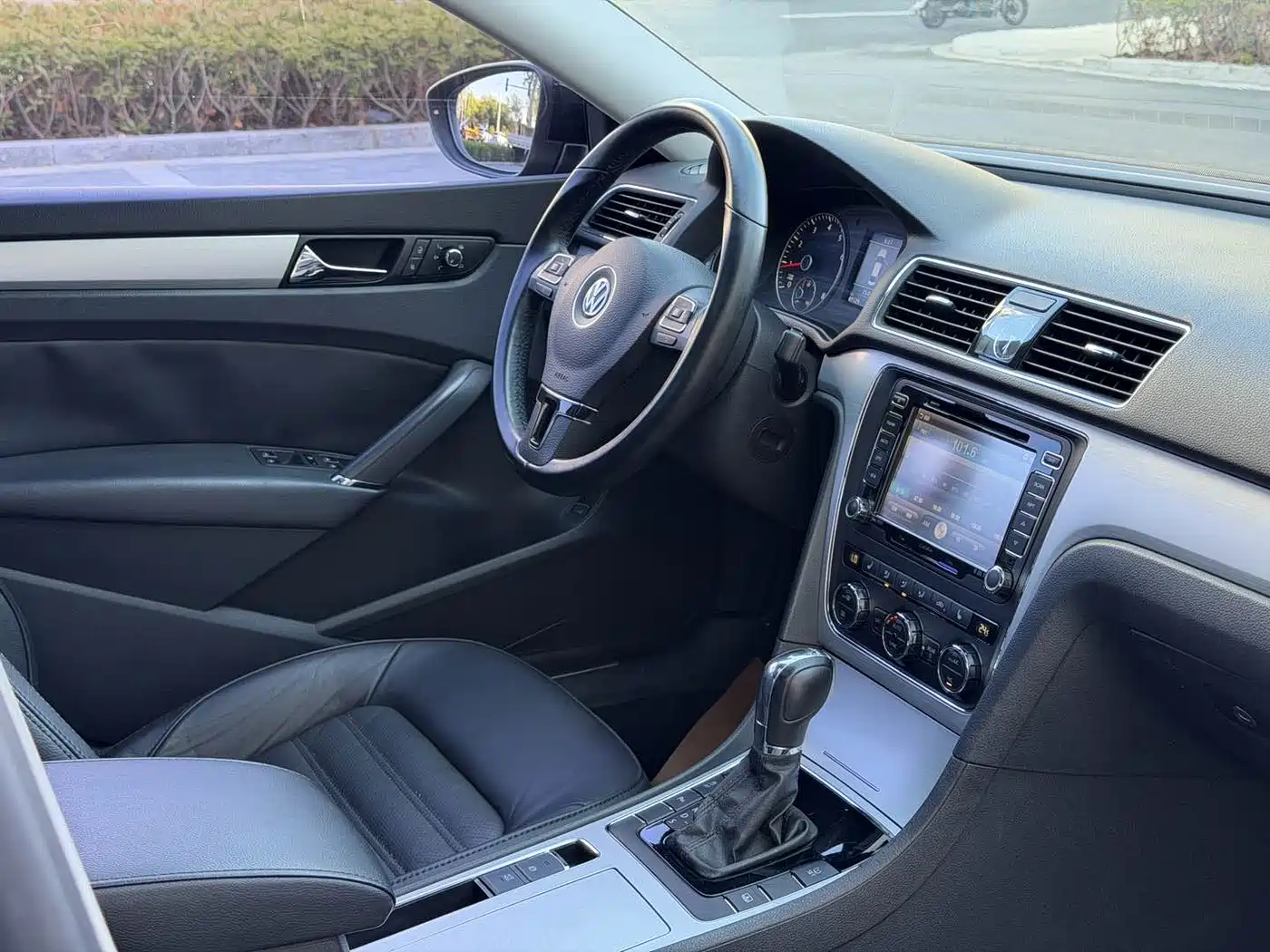 Volkswagen Passat 2014 1.8TSI DSG Executive Edition фото 12