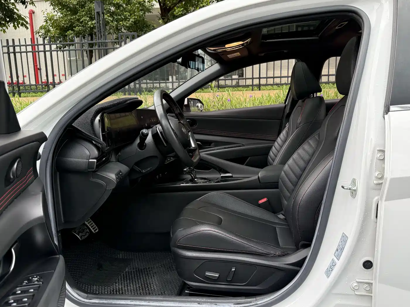 Hyundai Elantra 2021 240TGDi DCT LUX Premium Edition фото 11
