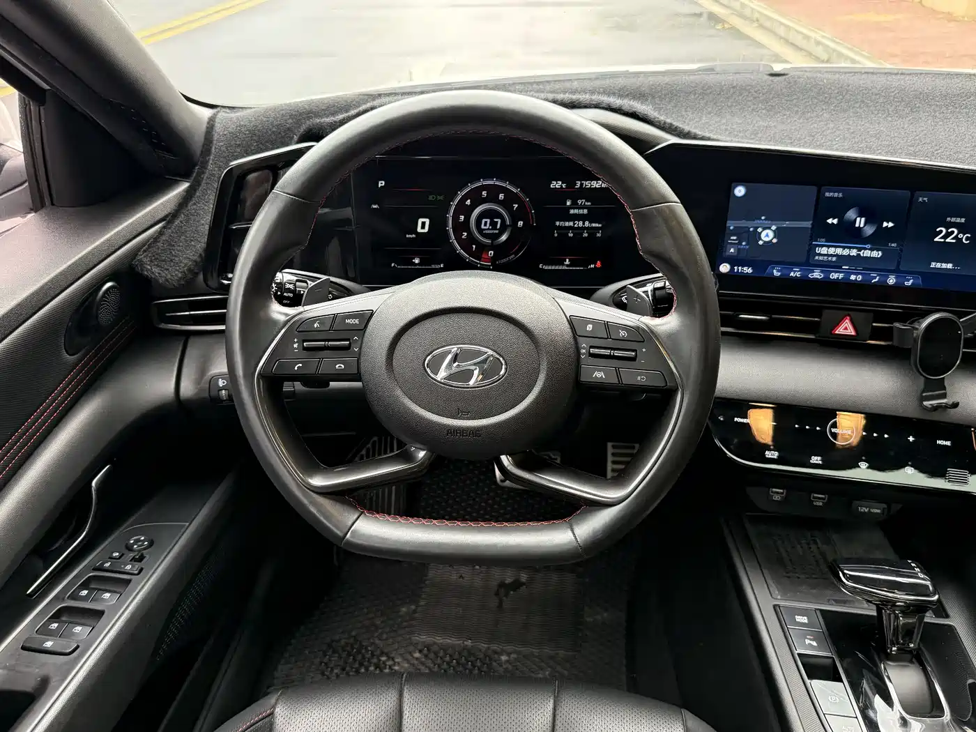 Hyundai Elantra 2021 240TGDi DCT LUX Premium Edition фото 15