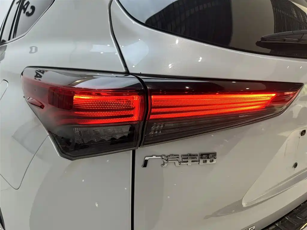Toyota Highlander 2022 Model Dual Engine 2.5L 4WD Premium Edition 7-Seater фото 7