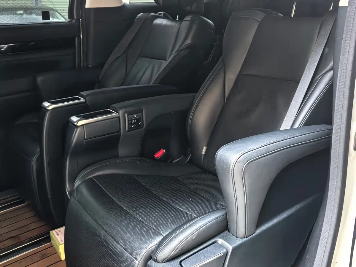 Toyota Vellfire 2023 Crown Hybrid 2.5L HV Luxury фото 4