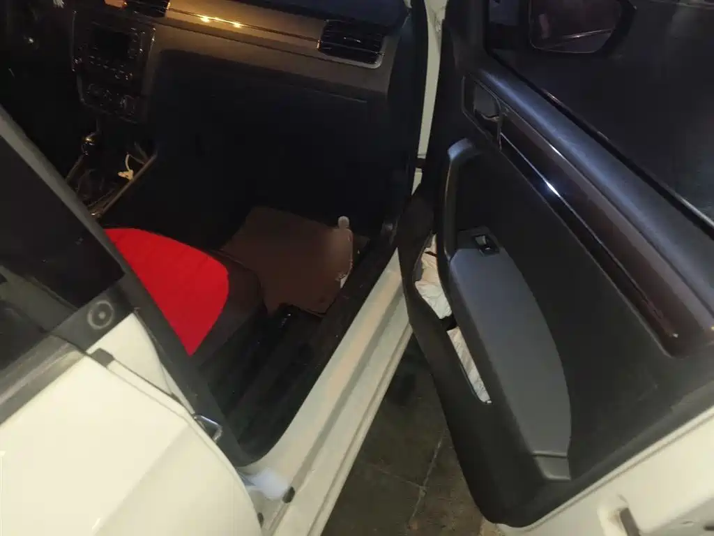 Volkswagen Santana 2016 1.6L Automatic Comfort Edition фото 20