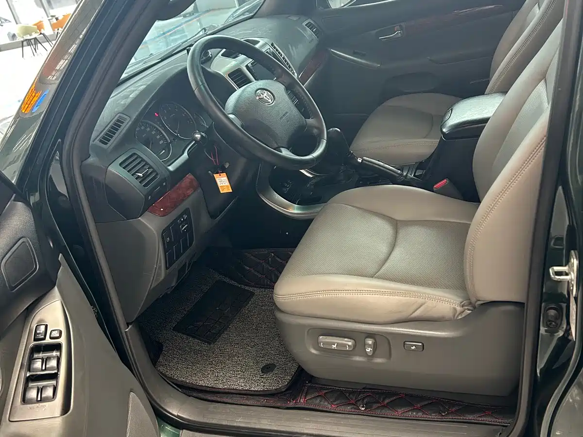 Toyota Prado 2004 4.0L Automatic GX фото 11