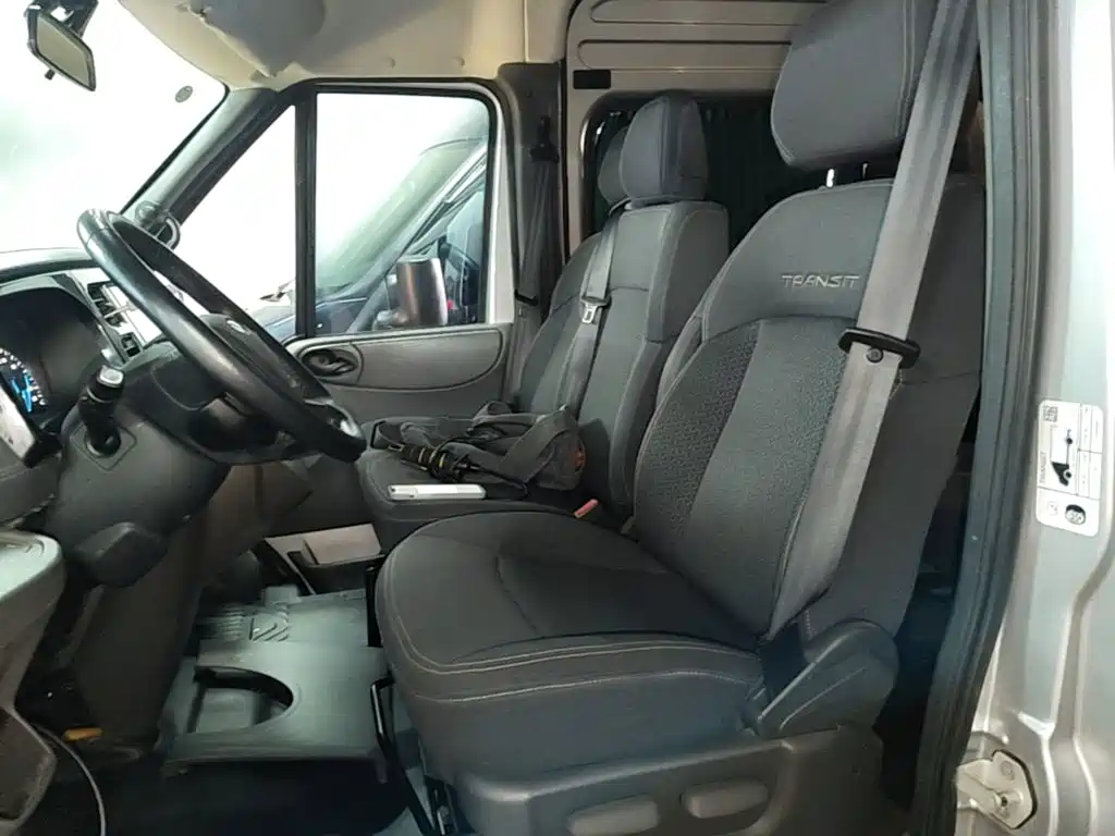 Ford New Generation Transit 2021 2021 Model 2.2T Automatic Logistics Vehicle Pro Long Wheelbase 7-Seat Medium Roof China VI
