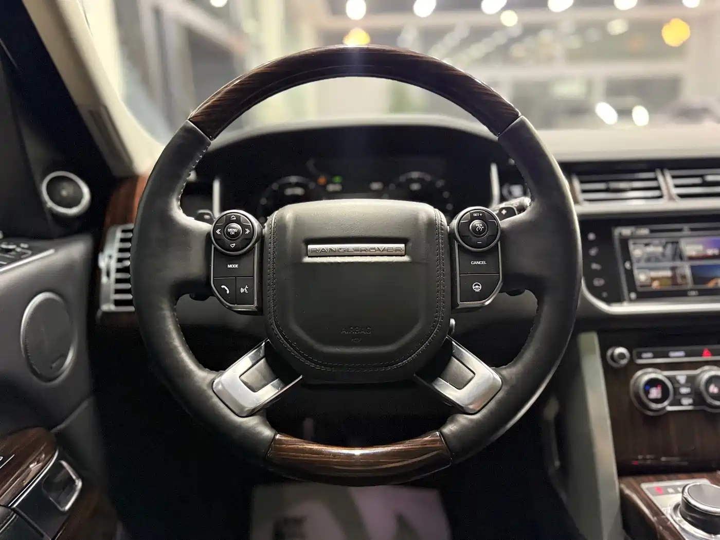 Land Rover Range Rover 2015 3.0 TDV6 Vogue фото 18