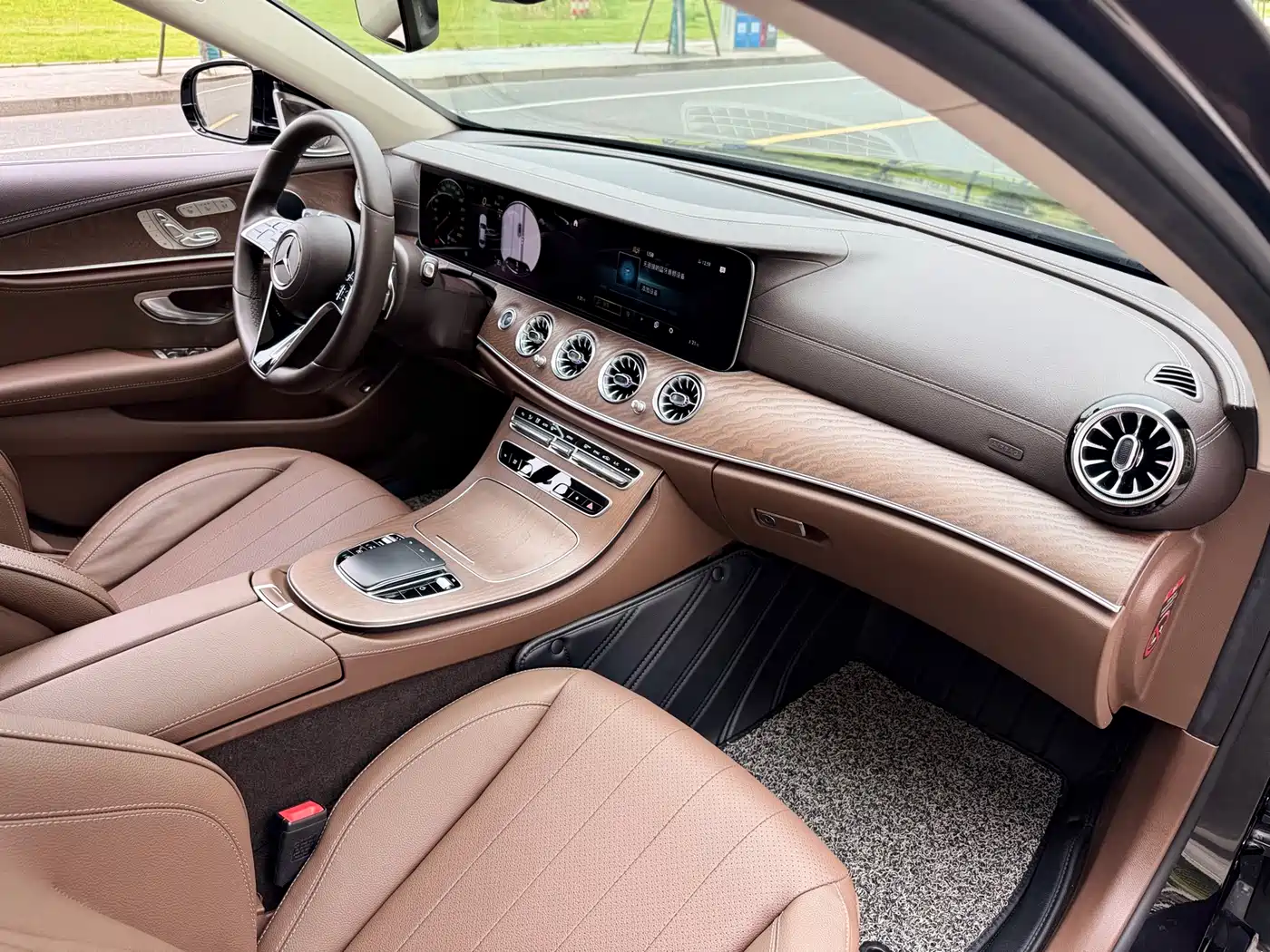 Mercedes-Benz E-Class 2023 E 300 L Fashion фото 12