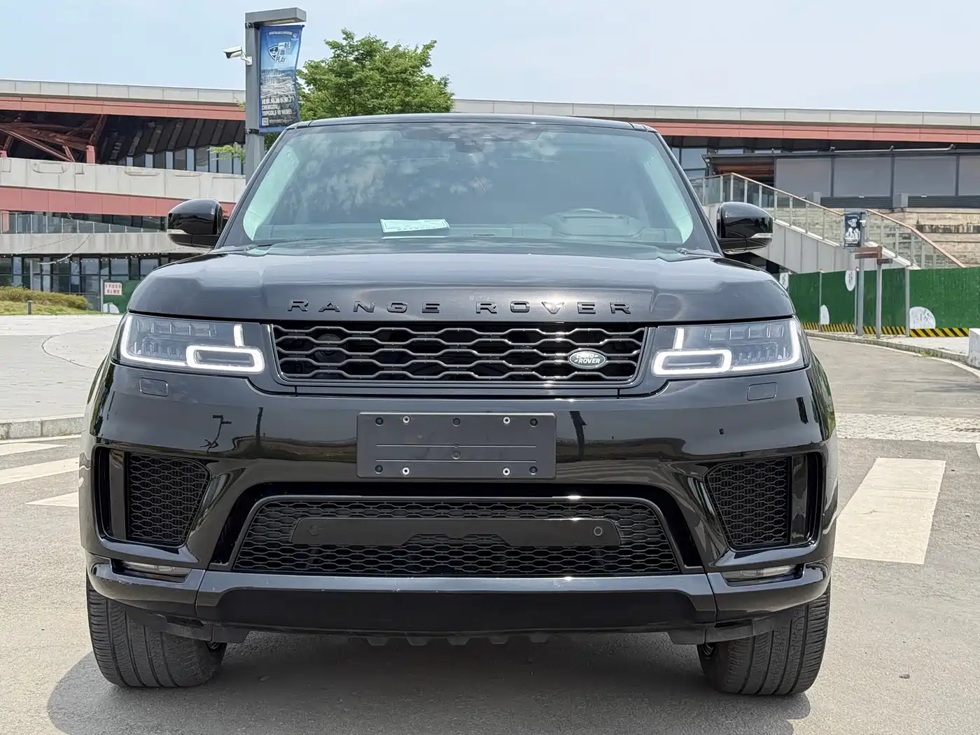 Land Rover Range Rover Sport 2022 3.0 L6 Gloss Black Edition фото 2