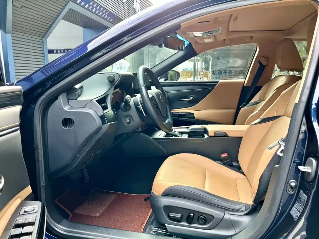 Фото 4 - Lexus ES