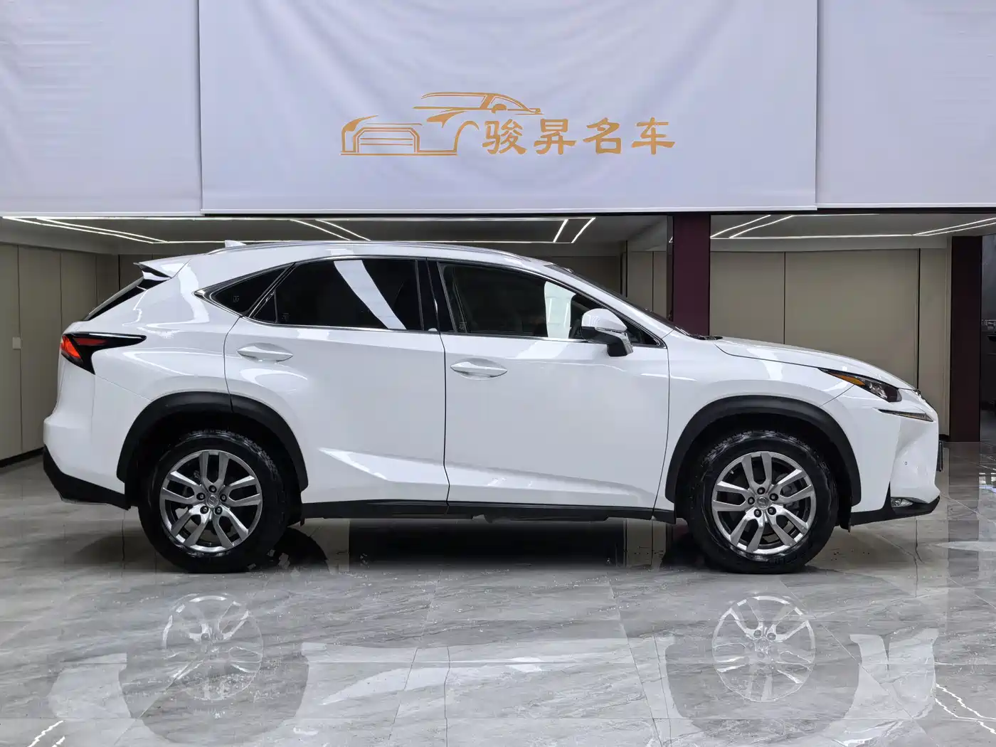 Lexus NX 2015 200t AWD F Sport фото 8