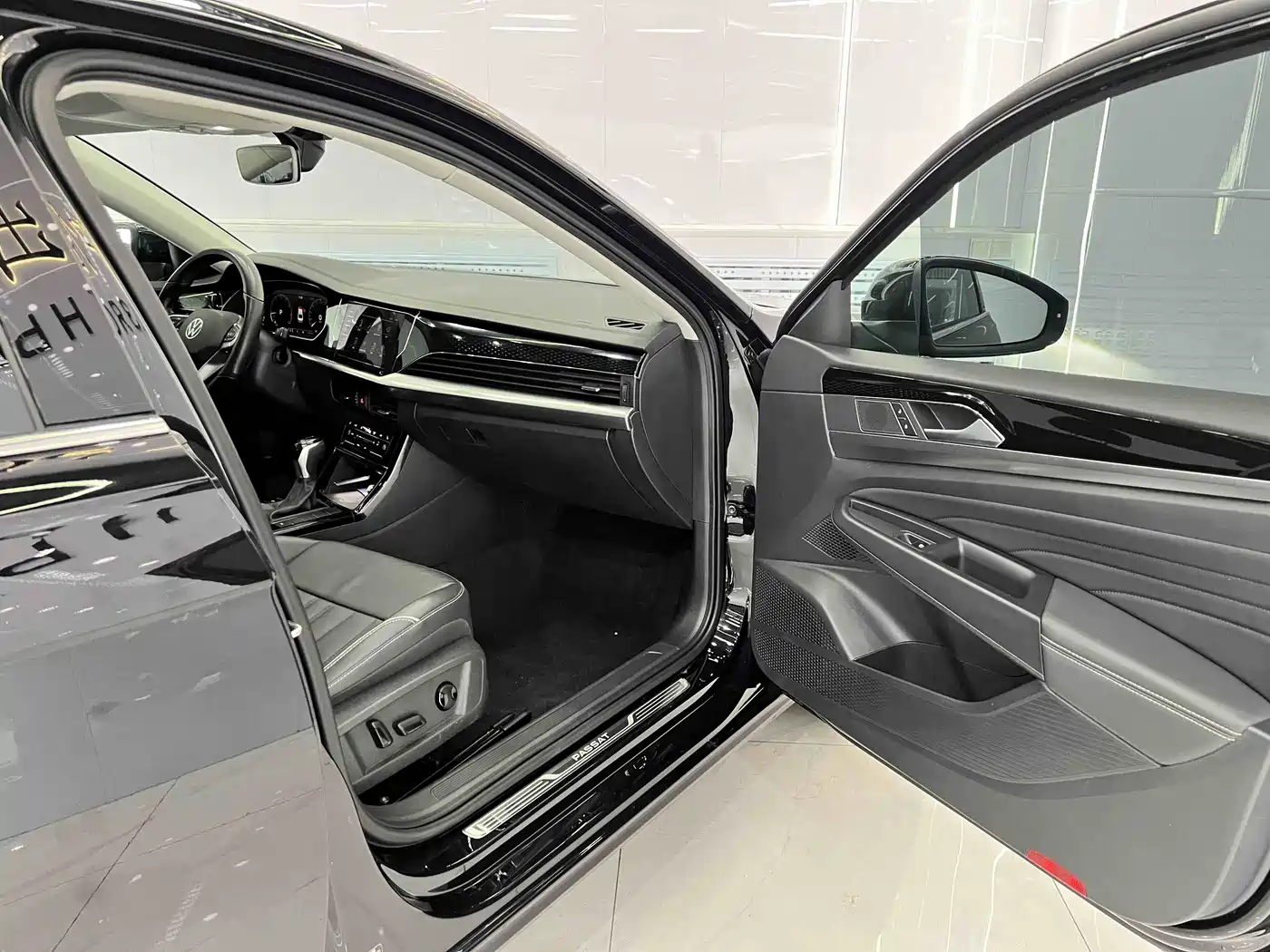 Volkswagen Passat 2022 280TSI Elite Edition фото 17