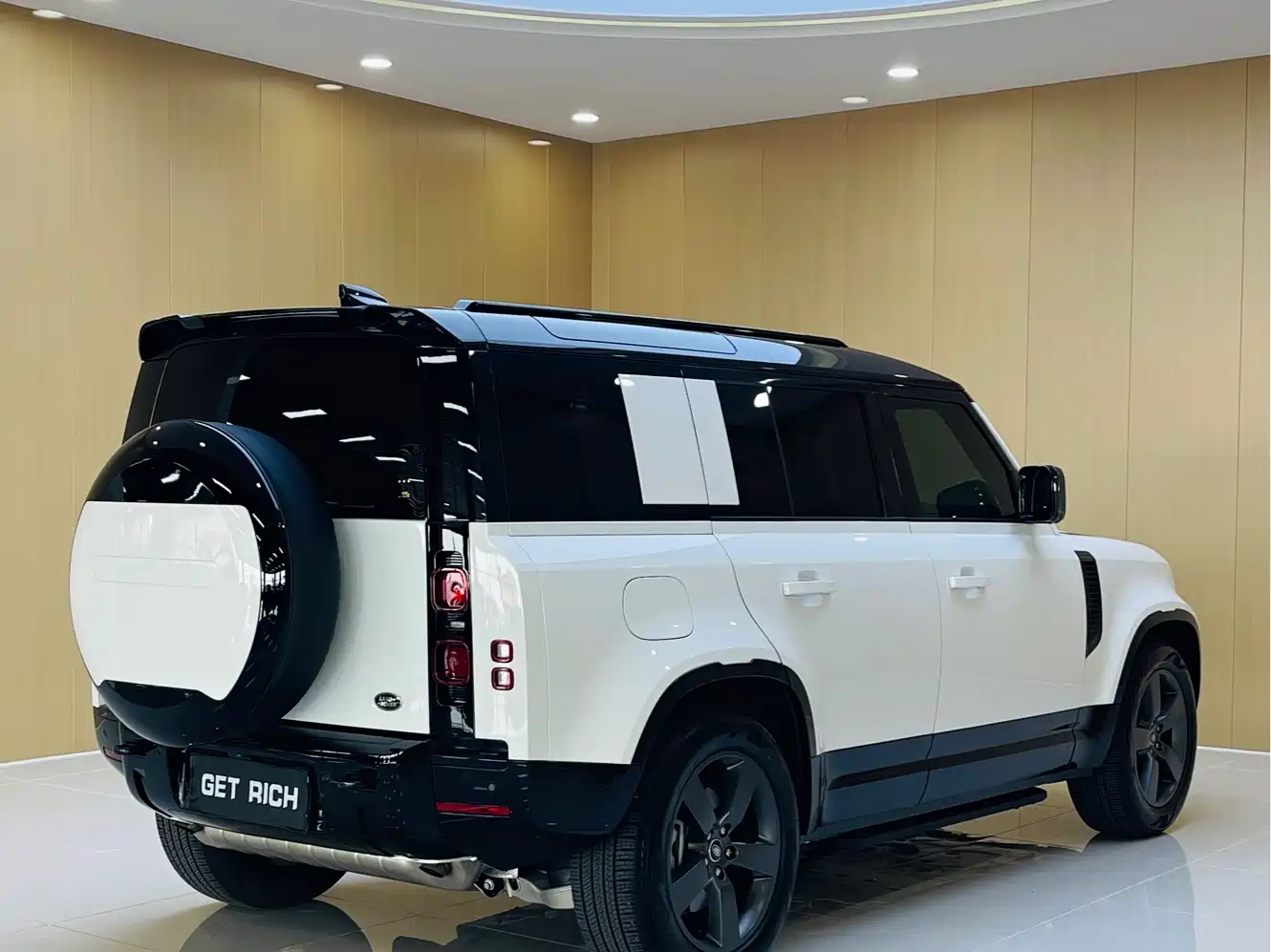 Land Rover Defender 2025 110 3.0T P400 -Dynamic HSE фото 9