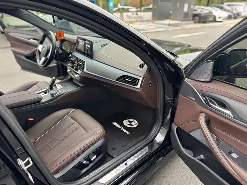 BMW 5 Series 2023 530Li Leading M Sport Package фото 6