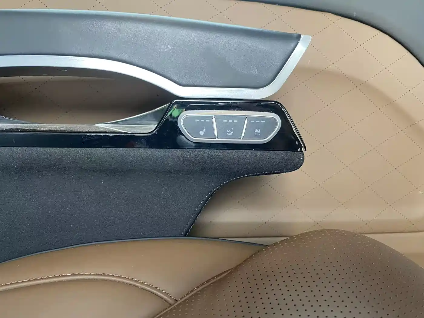 Mercedes-Benz Vito 2024 2.0T Elite Edition 7-Seater фото 10