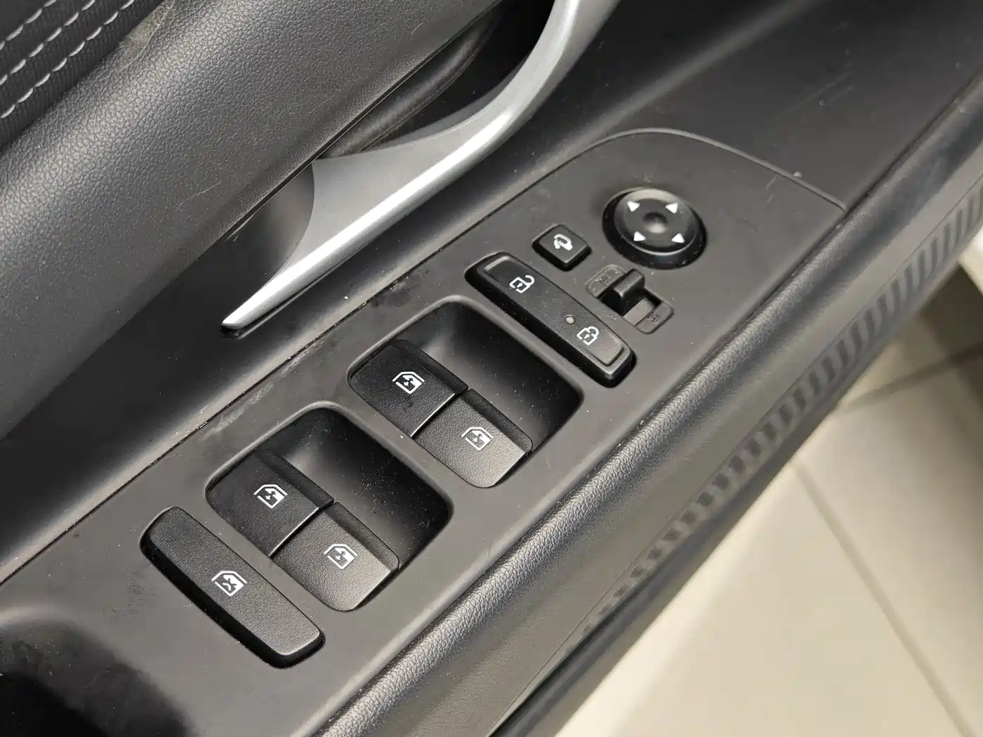 Hyundai Elantra 2021 1.5L CVT LUX Premium Edition фото 10