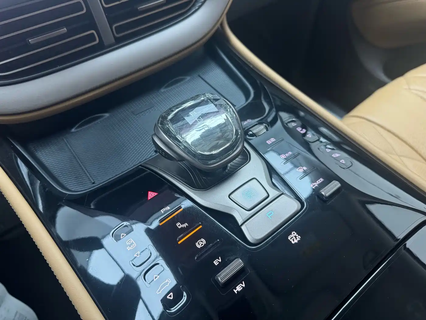 Denza D9 2023 2022 DM-i 970 AWD Flagship