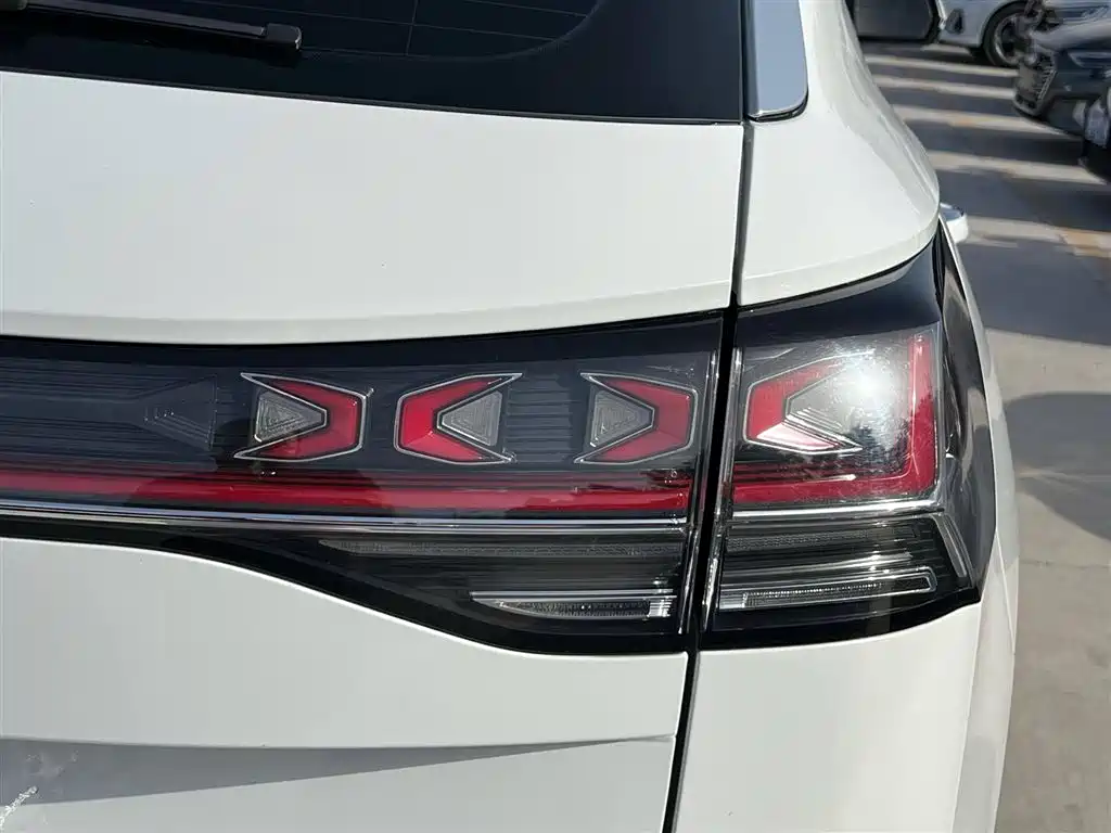 Volkswagen Tayron 2023 280TSI 2WD Luxury Plus Advanced Edition фото 8