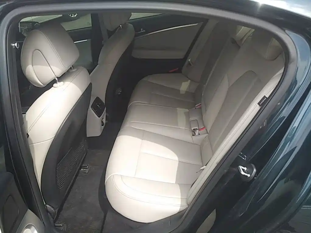 Photo 17 - Genesis G70