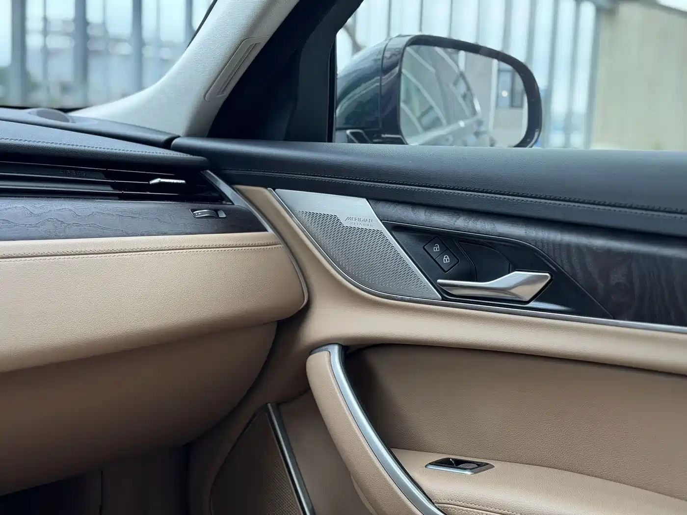 Jaguar XFL 2025 2025 2.0T P250 FWD Luxury Edition