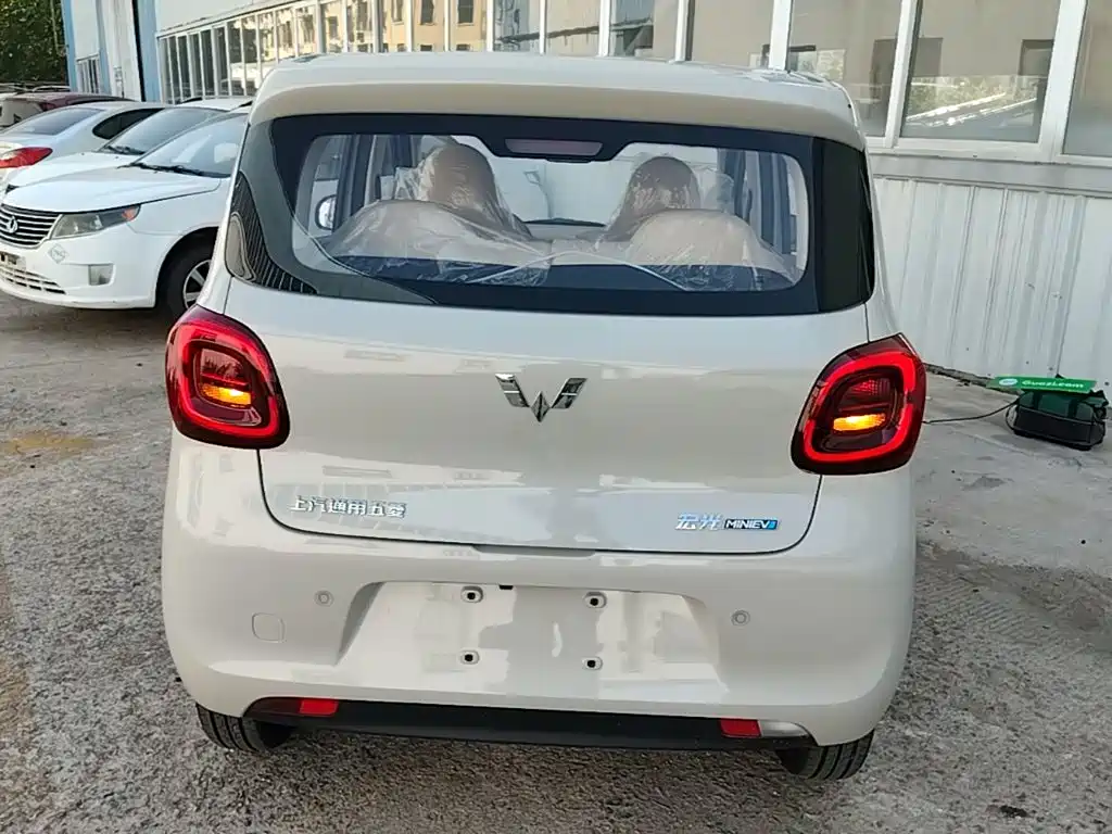 Wuling Motors Hongguang MINIEV 2026 2025 4-Door Advanced