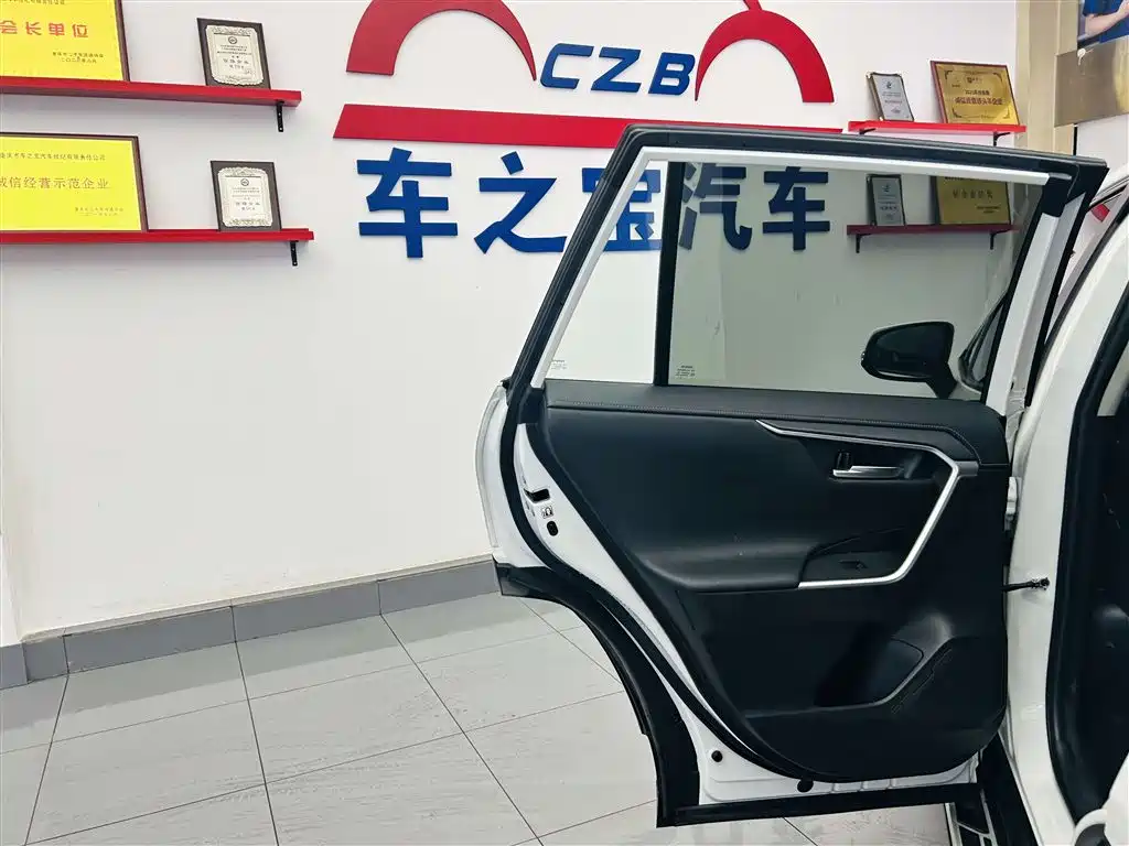 Toyota Wildlander 2021 2.0L CVT 2WD Luxury Edition фото 24