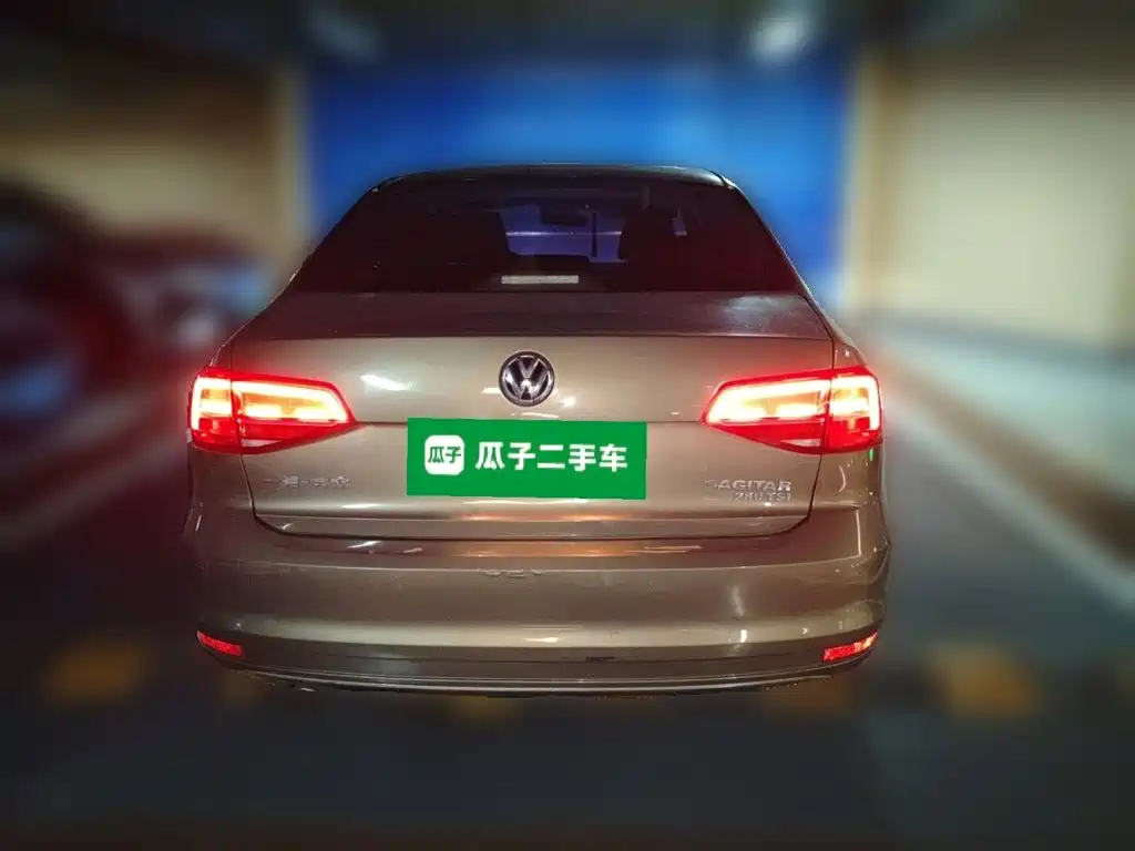 صورة 5 - Volkswagen Sagitar