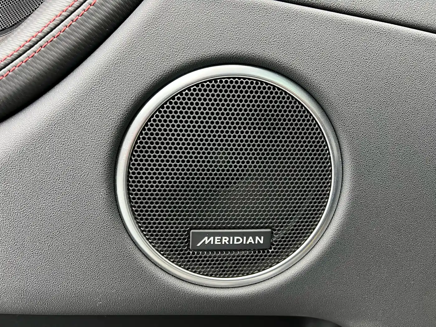 Land Rover Discovery Sport 2022 Model Facelift 249PS R-Dynamic SE Performance Tech Edition 5-seater фото 6