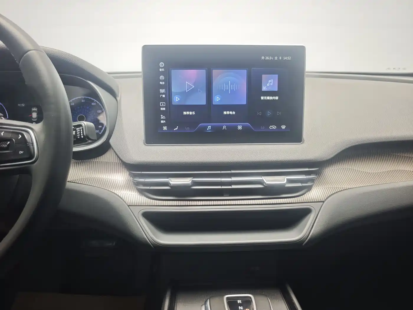 Hongqi E-QM5 2022 431km Charging Enjoyment Edition фото 15
