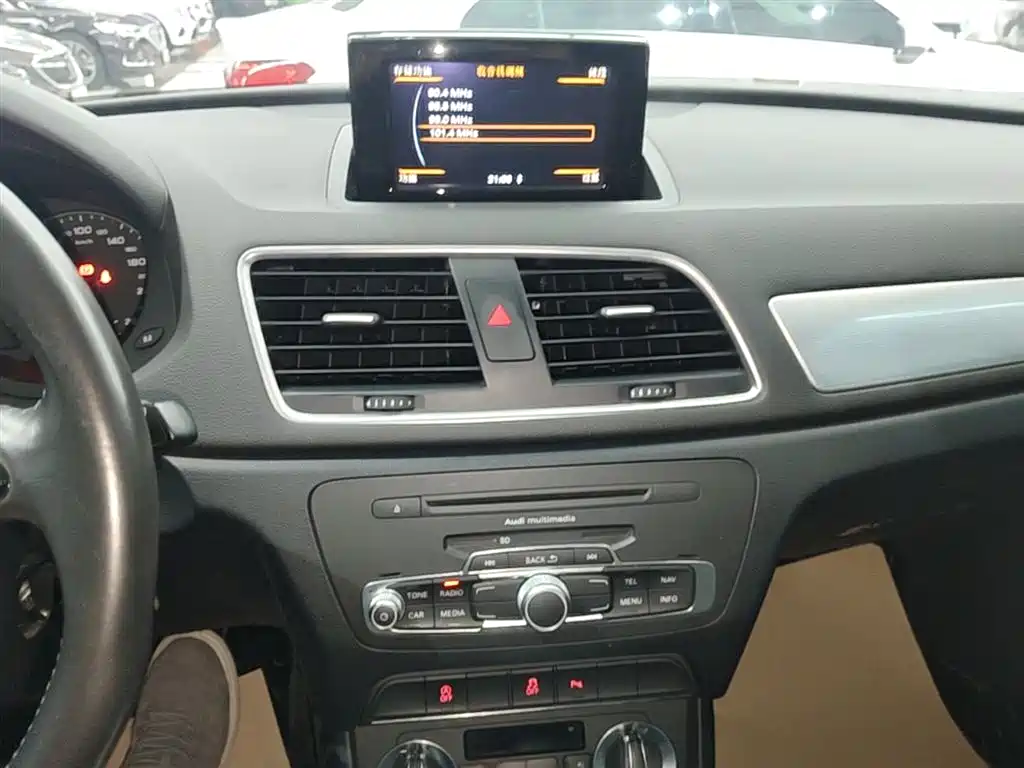 Audi Q3 2015 35 TFSI Comfort фото 13