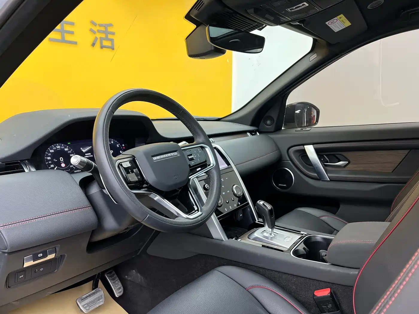 Land Rover Discovery Sport 2022 Model Facelift 249PS R-Dynamic SE Performance Tech Edition 5-seater фото 4