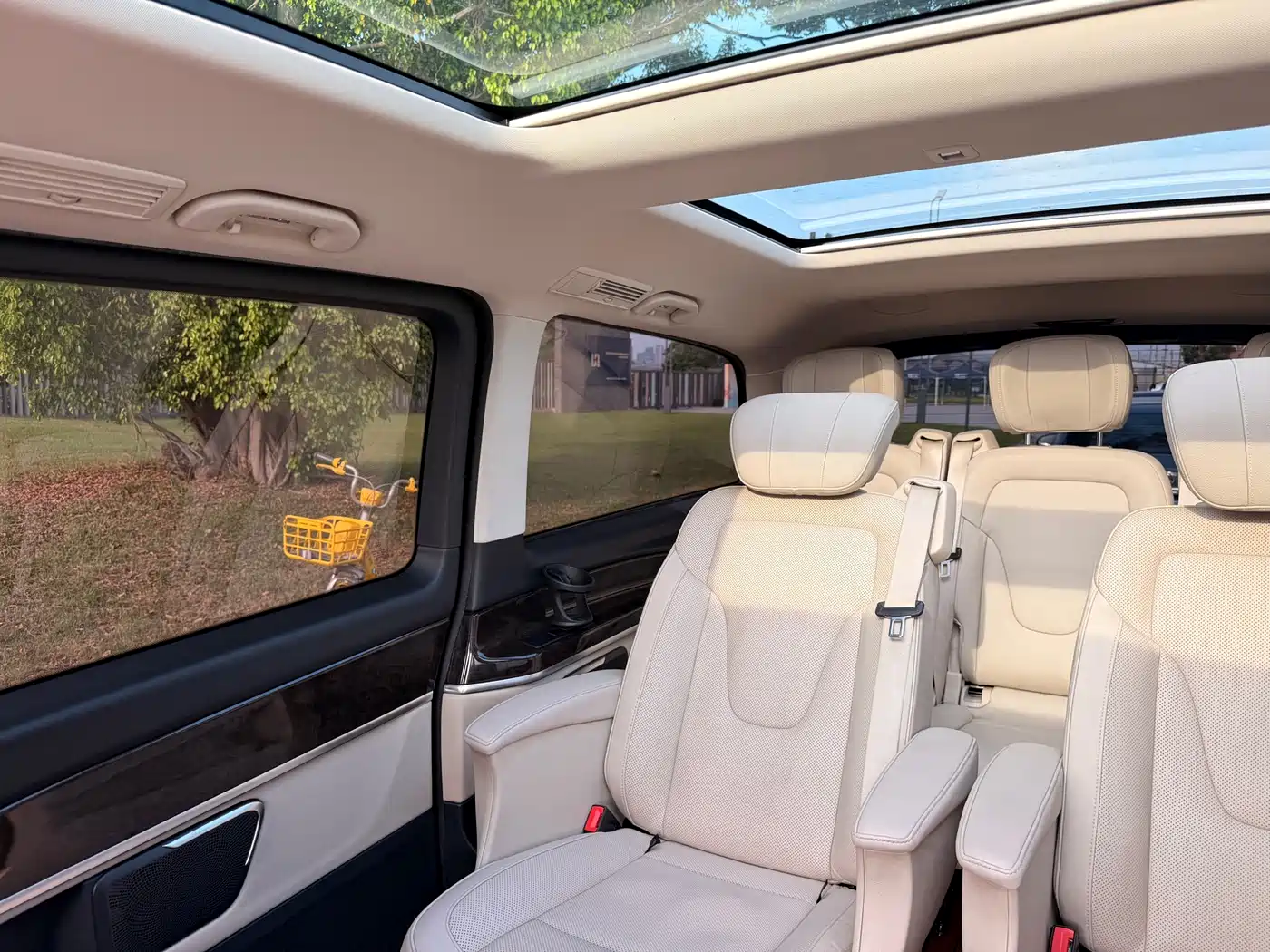 Mercedes-Benz V-Class 2018 V 260 L Premium Long Wheelbase Edition China VI фото 7