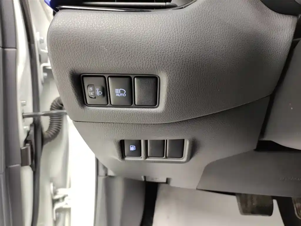 Toyota C-HR 2020 Model 2.0L Leading фото 25