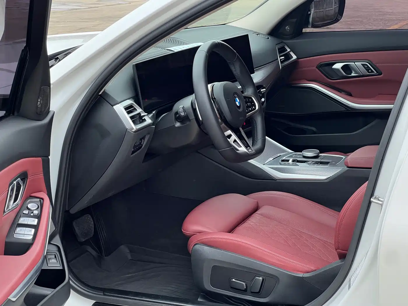 BMW 3 Series 2025 330Li M Sport Night Edition фото 4