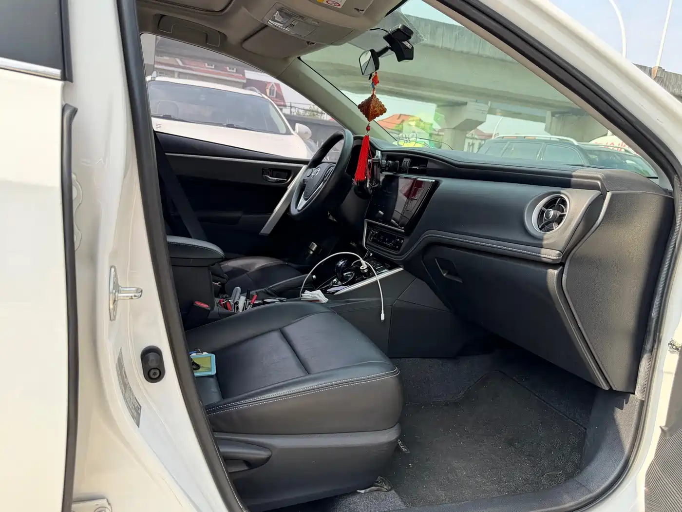 Toyota Corolla 2021 Hybrid 1.8L E-CVT Elite Edition фото 5