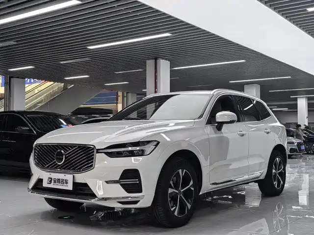Volvo XC60 2025