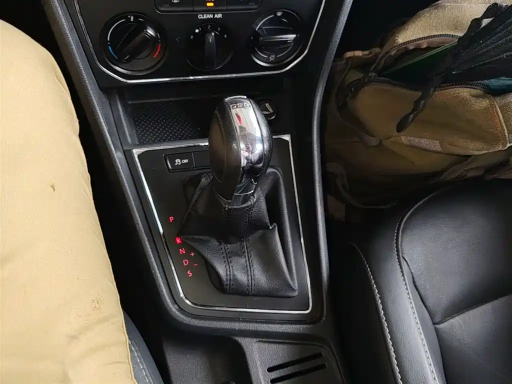 Volkswagen Lavida 2015 230TSI DSG Comfort Edition фото 14