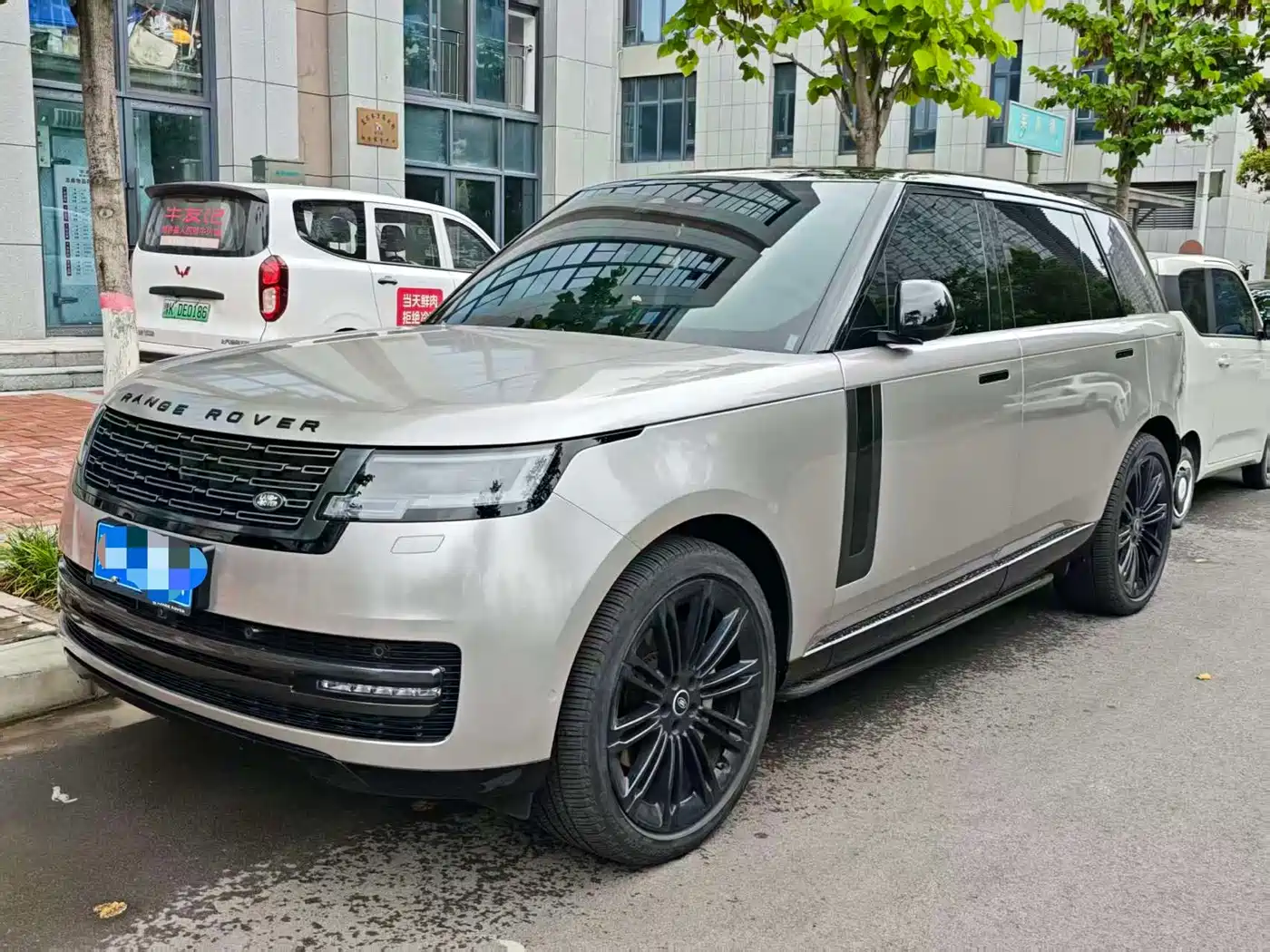 Land Rover Range Rover 2024 3.0 L6 400PS Golden Age Extended 7-Seater