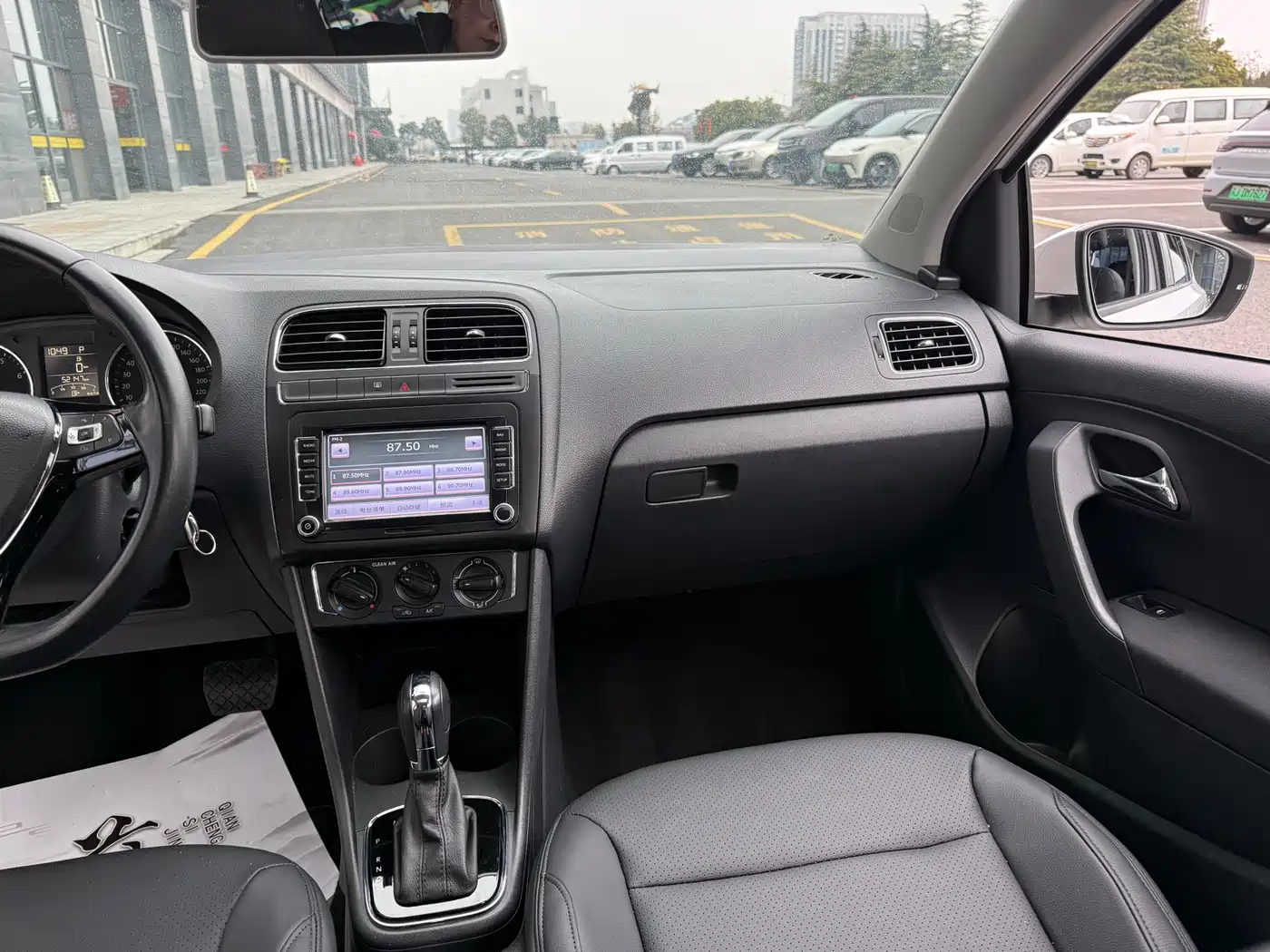 Volkswagen Polo 2016 1.6L Automatic Comfort фото 8