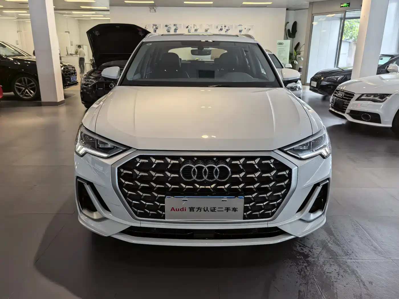 Audi Q3 2024 35 TFSI Fashion Sport фото 3