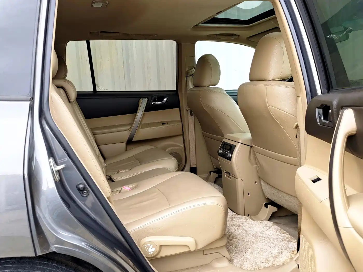 Toyota Highlander 2011 2.7L 2WD 7-seat Luxury фото 10