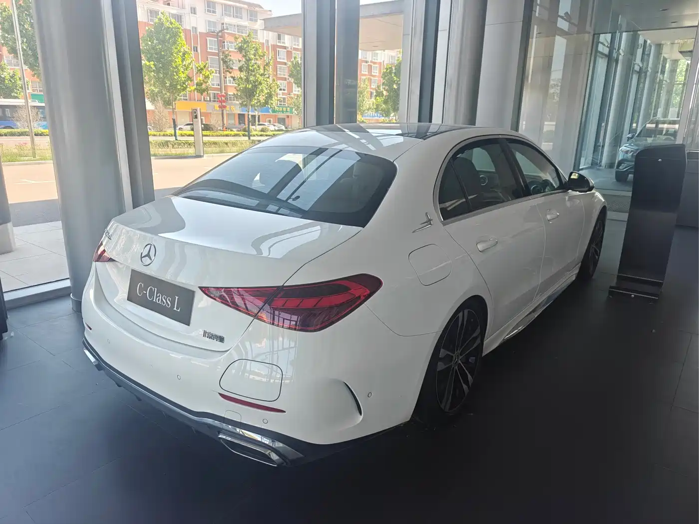Mercedes-Benz C-Class New Energy 2025 C 350 eL фото 2